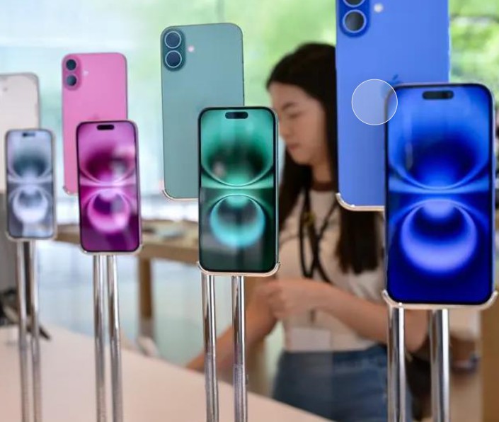 蘋果發布iOS26系統，推出全新“液態玻璃”視覺設計與多項實用更新